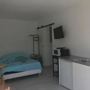https://studio-centre-ville-avec-jardin.fr-provencehotel.com