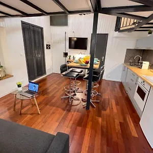 https://le-nid-douillet-vieux-port.fr-provencehotel.com